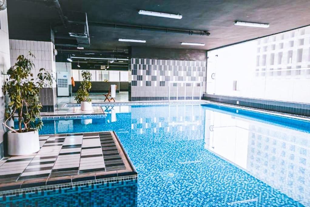 Hawana Hostel Дубай Екстериор снимка